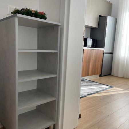 Sunny City Center Apartment Lezhe Bagian luar foto