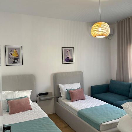 Sunny City Center Apartment Lezhe Bagian luar foto