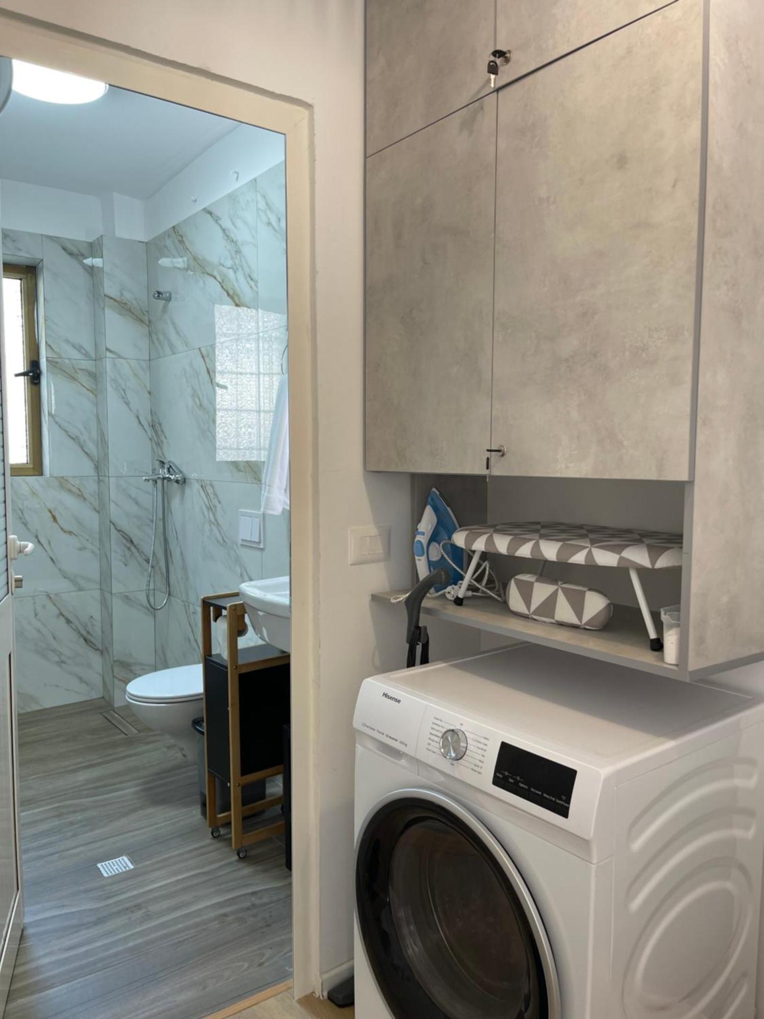 Sunny City Center Apartment Lezhe Bagian luar foto