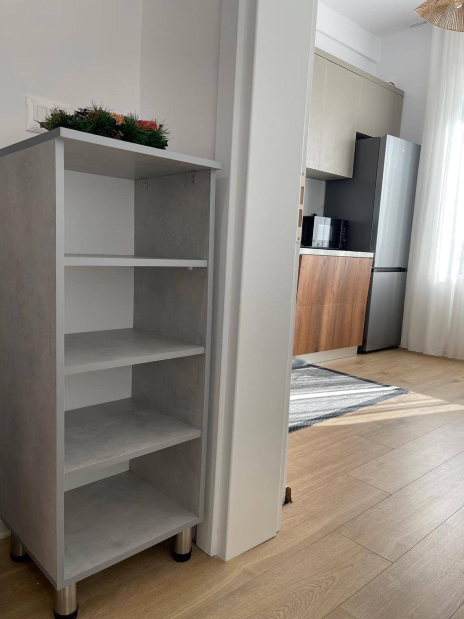 Sunny City Center Apartment Lezhe Bagian luar foto