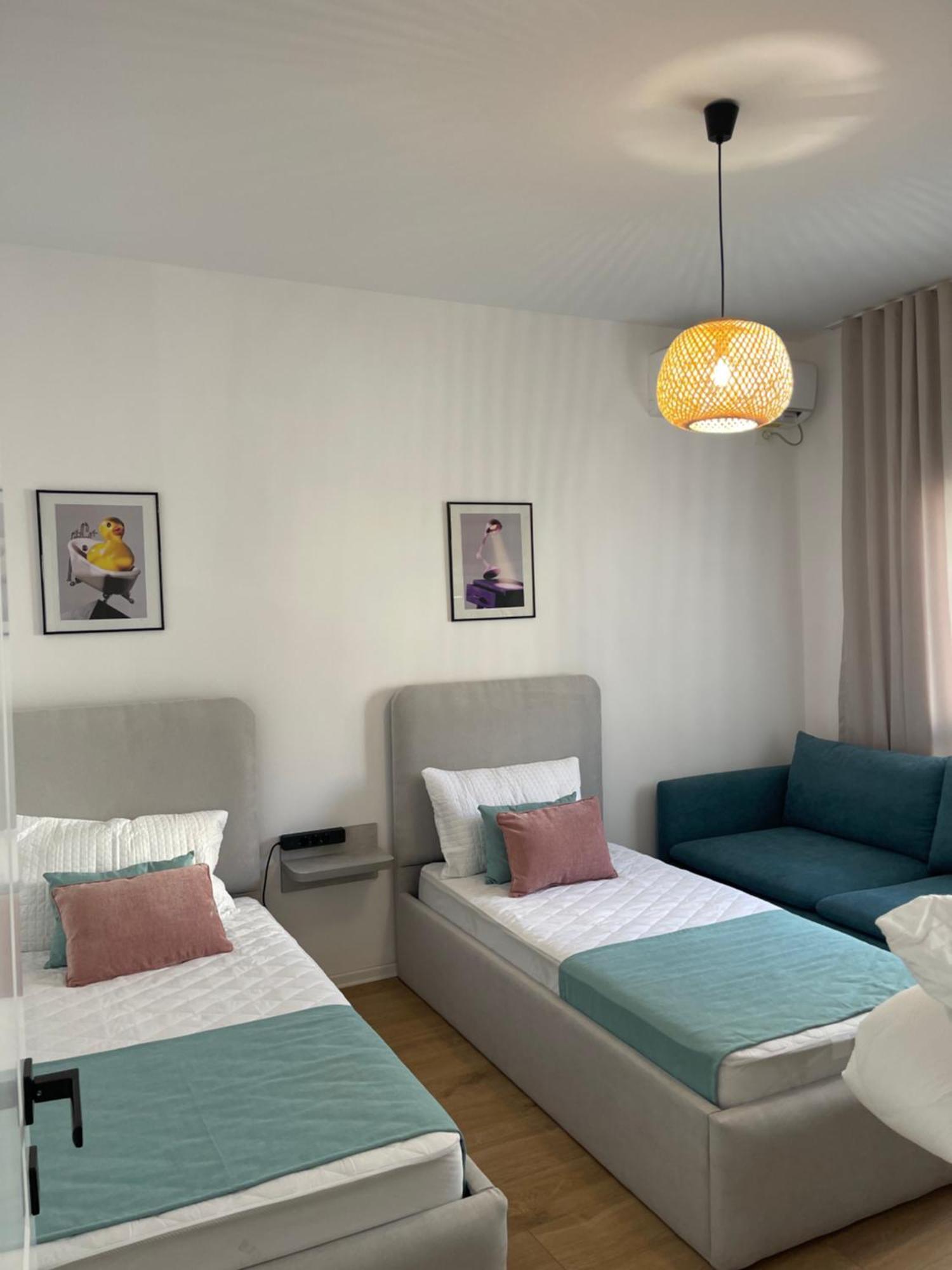 Sunny City Center Apartment Lezhe Bagian luar foto