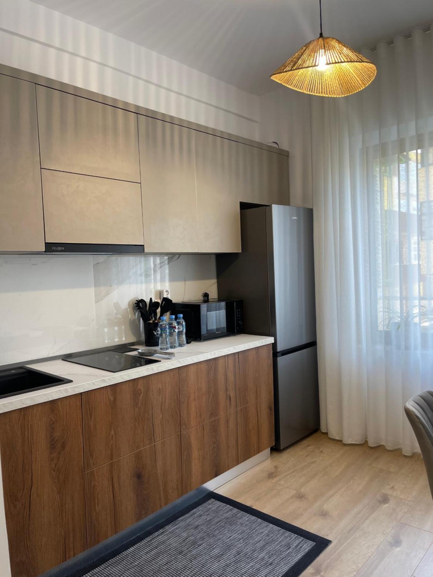 Sunny City Center Apartment Lezhe Bagian luar foto